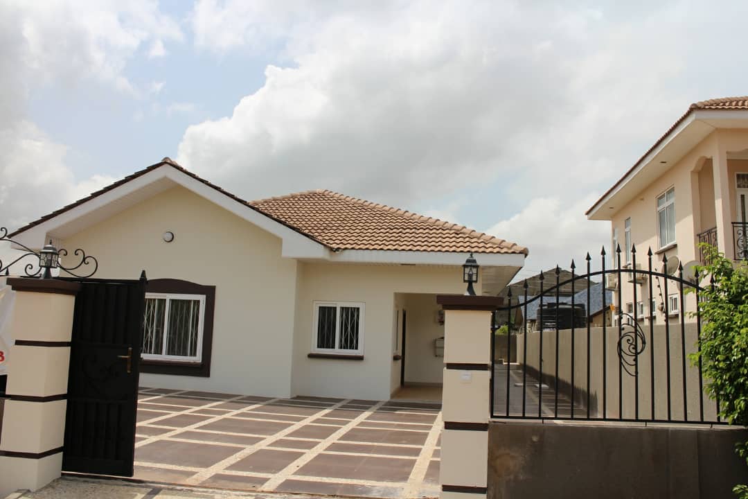 Executive 3 bedroom house for rent at Adjiriganor